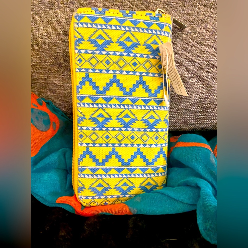 BOUTIQUE AZTEC PRINT WALLET NWT*